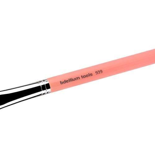 Pink Bambu 939  Slanted Detailer